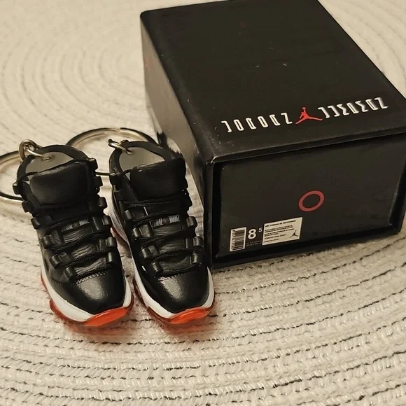Jordan 11 Keychains With Box - Picture 3 of 4